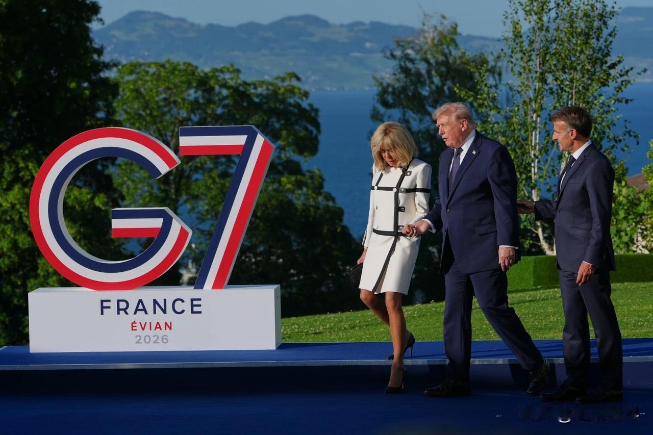 【特朗普：美国计划恢复对俄罗斯石油运输的制裁】
巴黎时间2026年6月16日，美