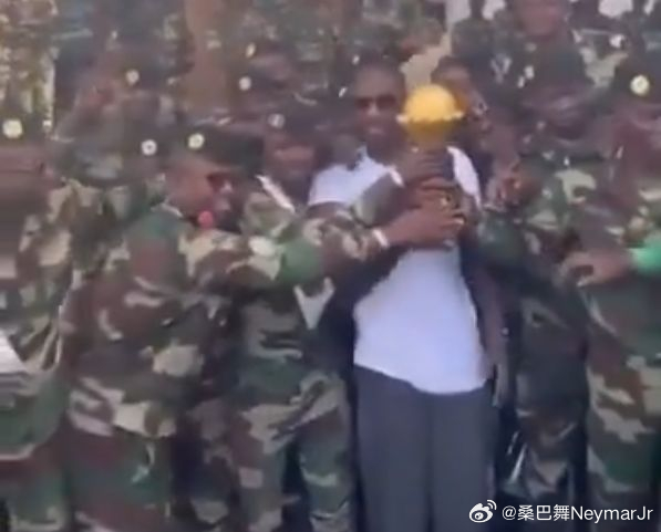 塞内加尔拒绝归还非洲杯 奖杯，将其移至军事基地防止被回收03月20日 据阿根廷媒