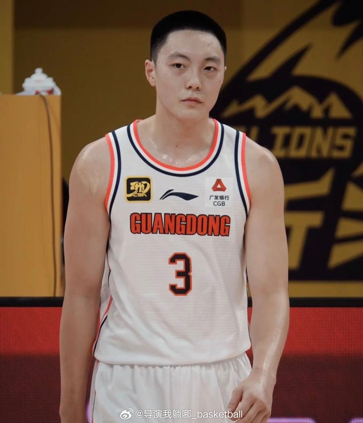 世预赛两连胜也有胡明轩的功劳，贺希宁在社交媒体上透露胡明轩缺席两场世预赛的原因是