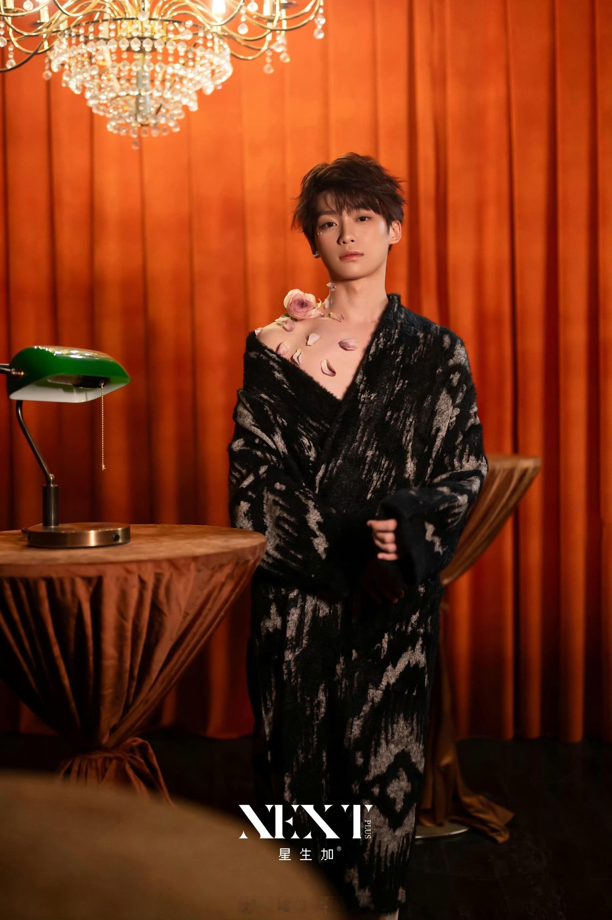 梓渝这个杂志拍摄造型真挺大胆的[流鼻血] ​​​