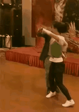 请你告诉我，这是拉丁舞还是芭蕾舞？