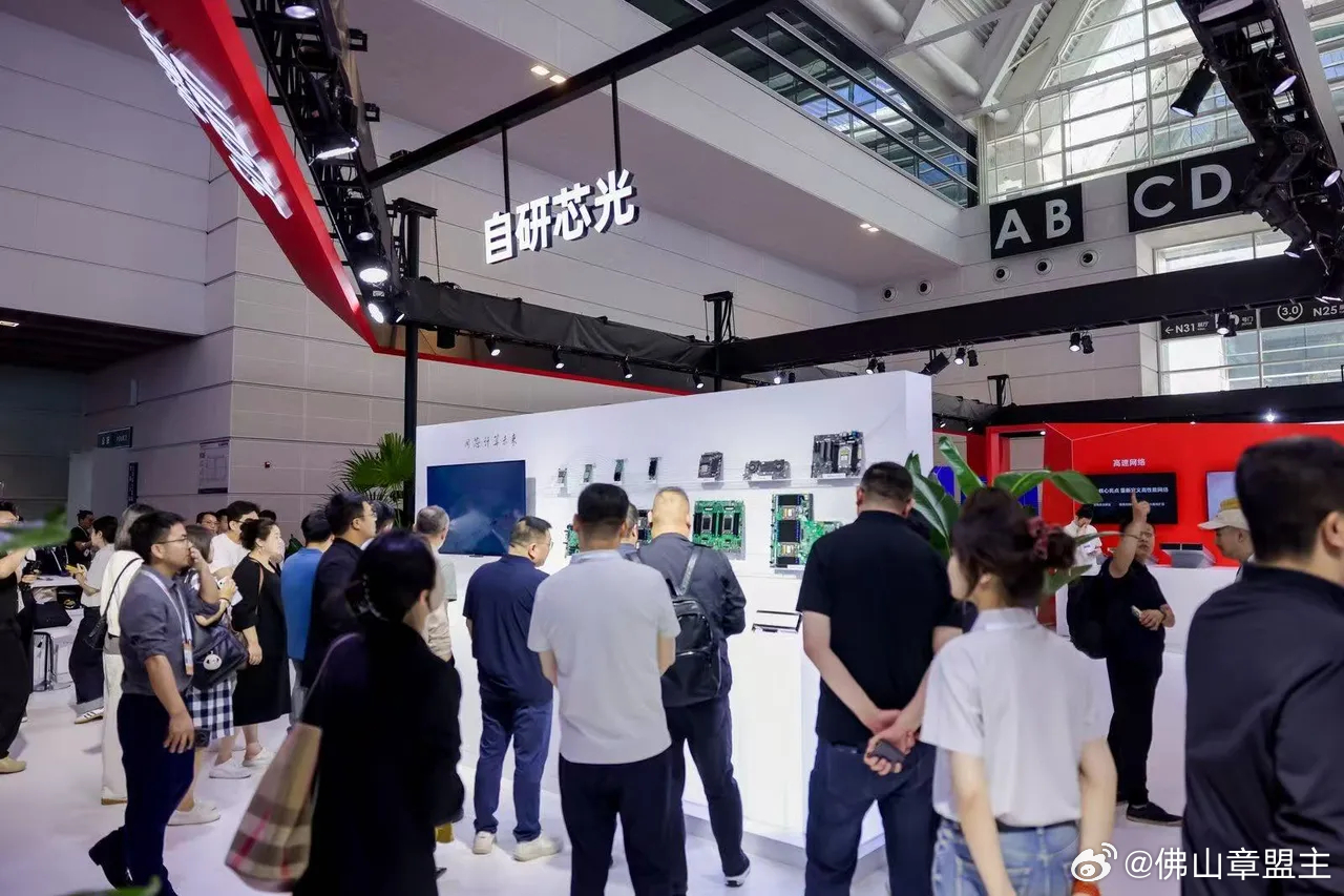 刚从国家会展中心回到家，趁着还在兴头上，说说今天逛2026智博会的见闻。今年的智