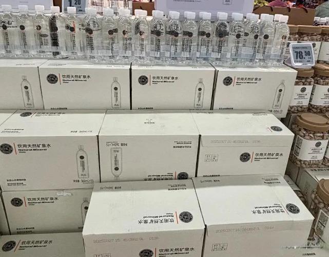 胖东来1.2元矿泉水被疯抢！手推车排长队，网友：比抢演唱会票还难


1块2一瓶