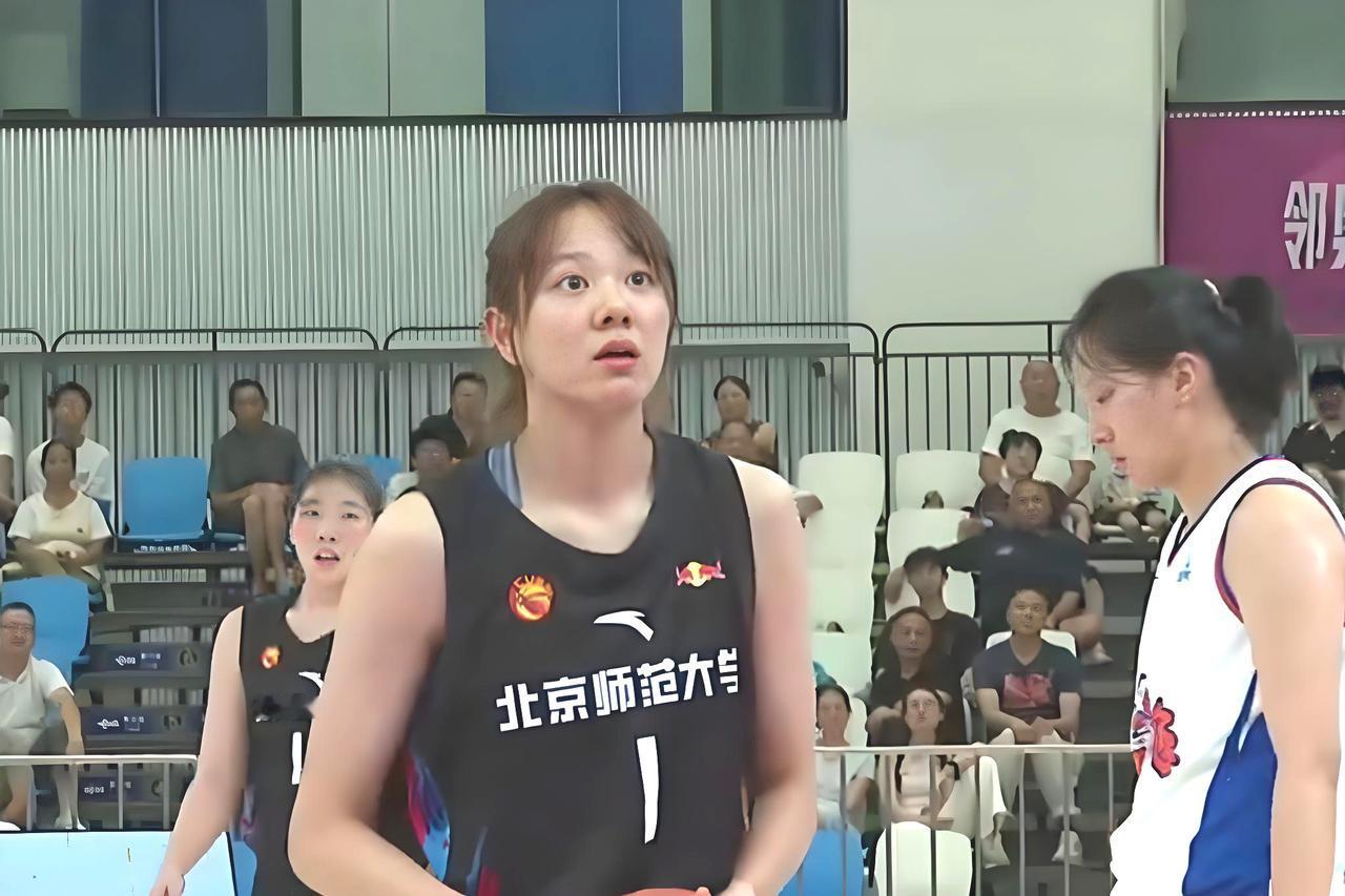 张梓涵“绝命三分”逆转比赛，北师大险胜上海。
全国女篮锦标赛第二阶段，25日下午