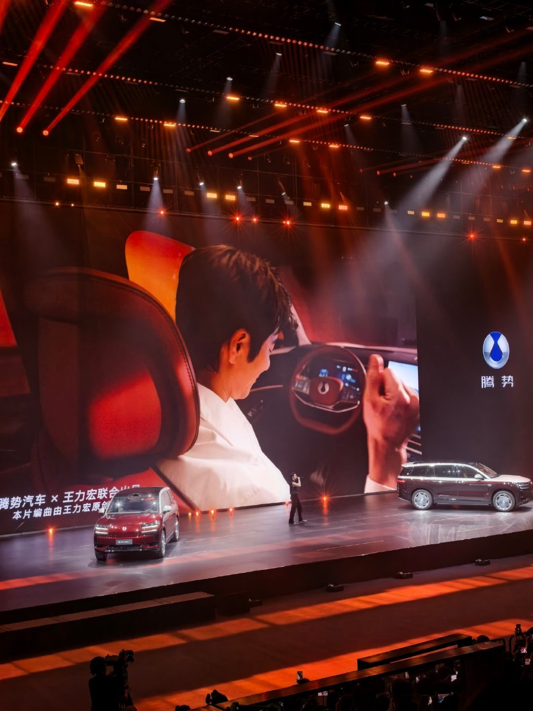 终于等来腾势N9闪充版正式售价啦！这次直接敲定价格区间40.98万到46.98万