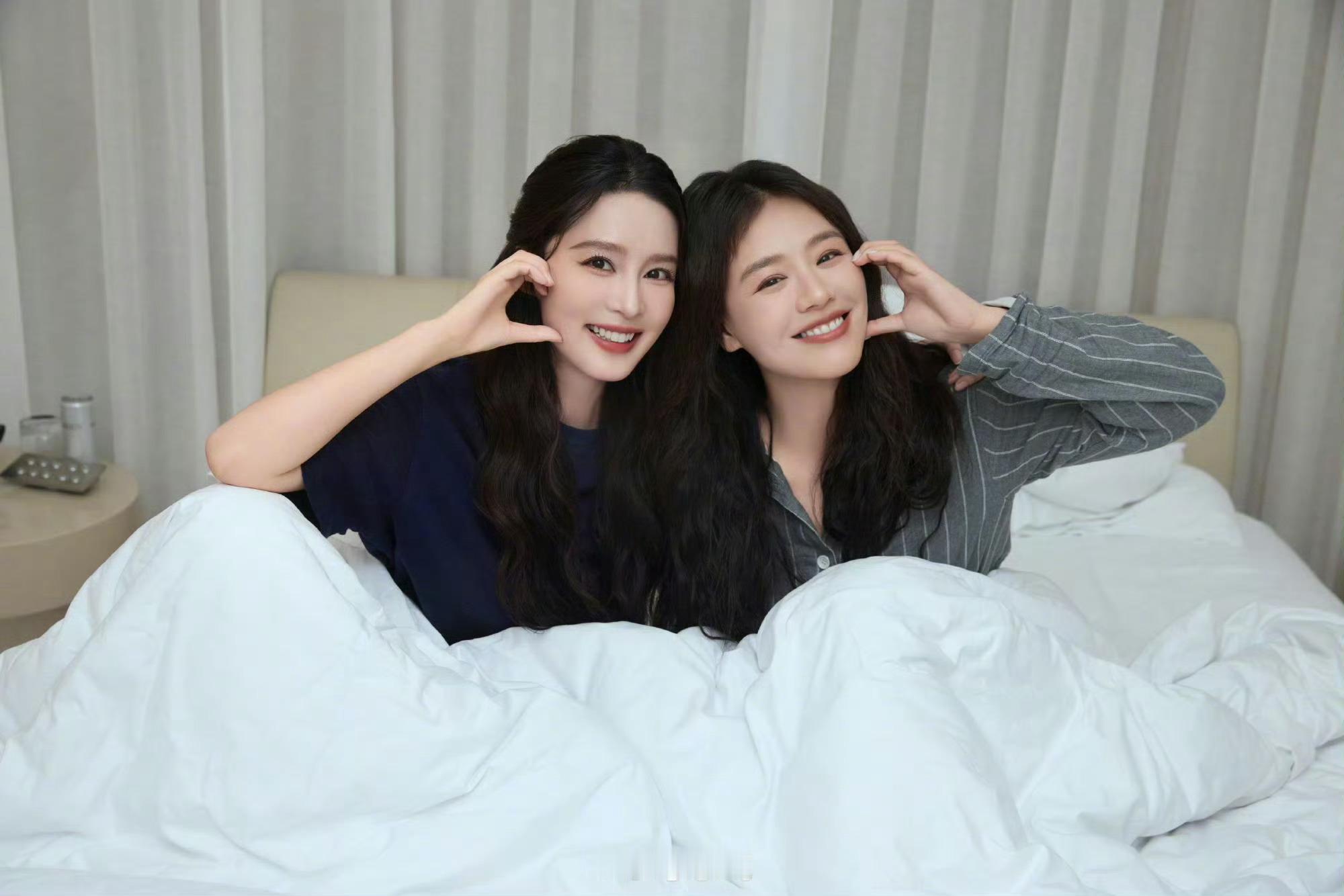马思纯李沁这是睡一起了吗好美的一对，祝愿友谊99 ​​​