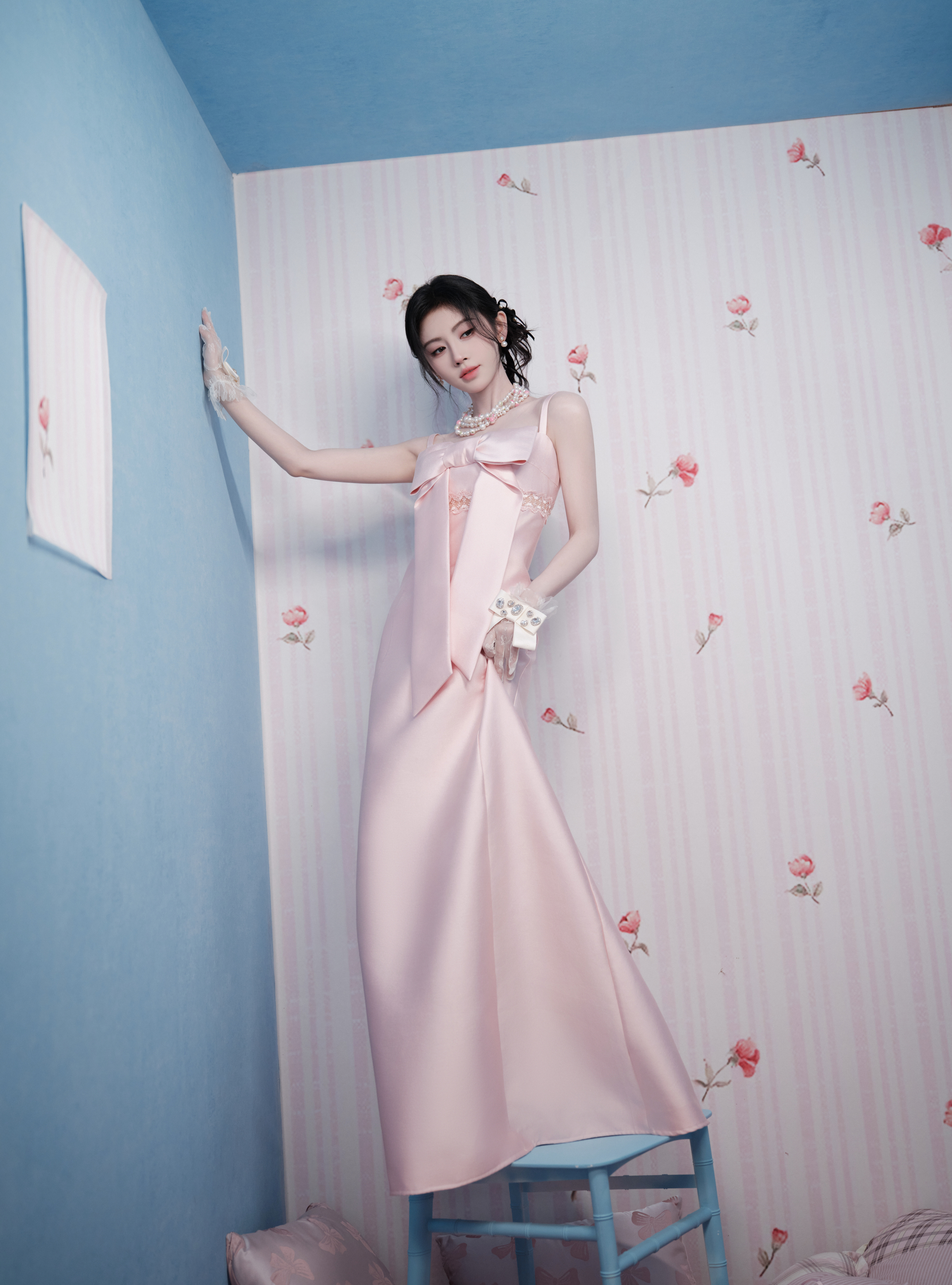 鞠婧祎直播 鞠婧祎BKT直播造型图集，身穿Ming Ma 2026春夏系列礼服亮