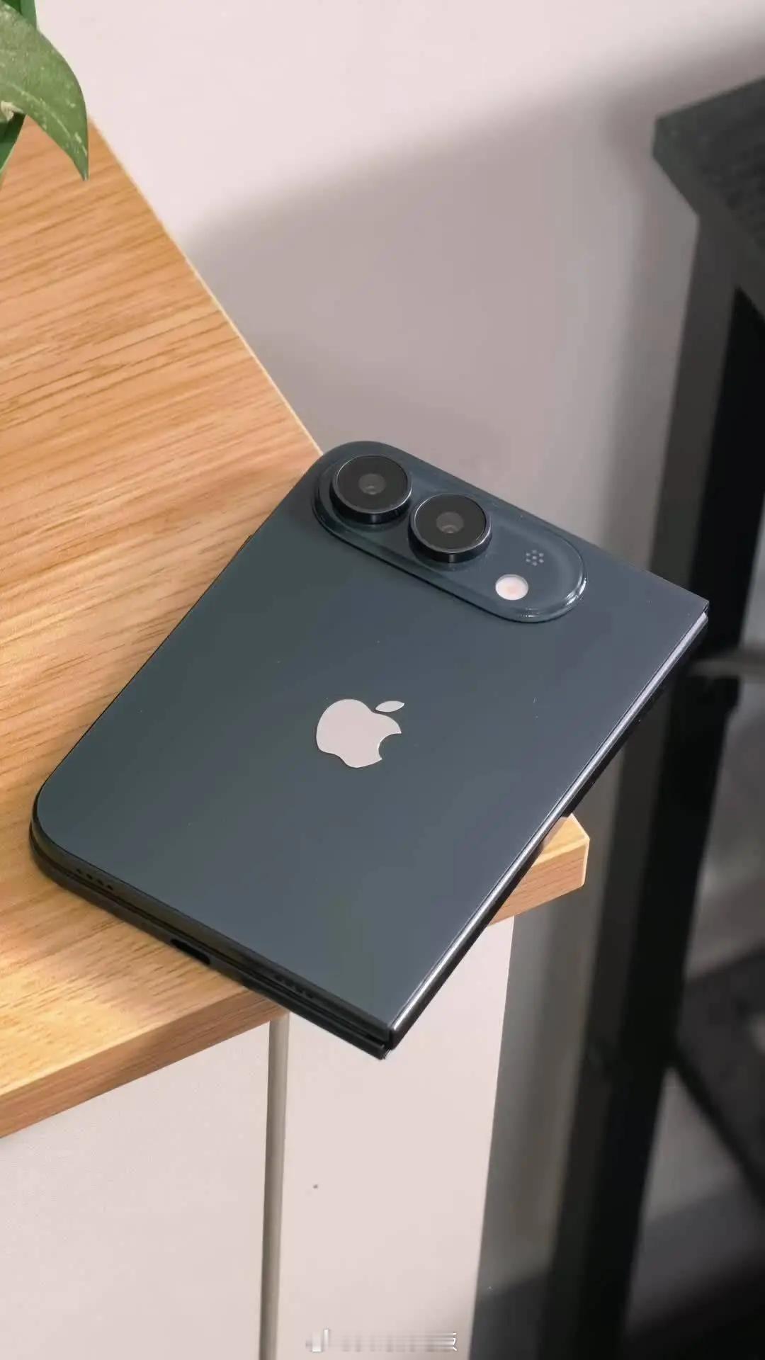 iPhoneUltra黑色机模   iPhone Ultra只有深蓝、白两款配色