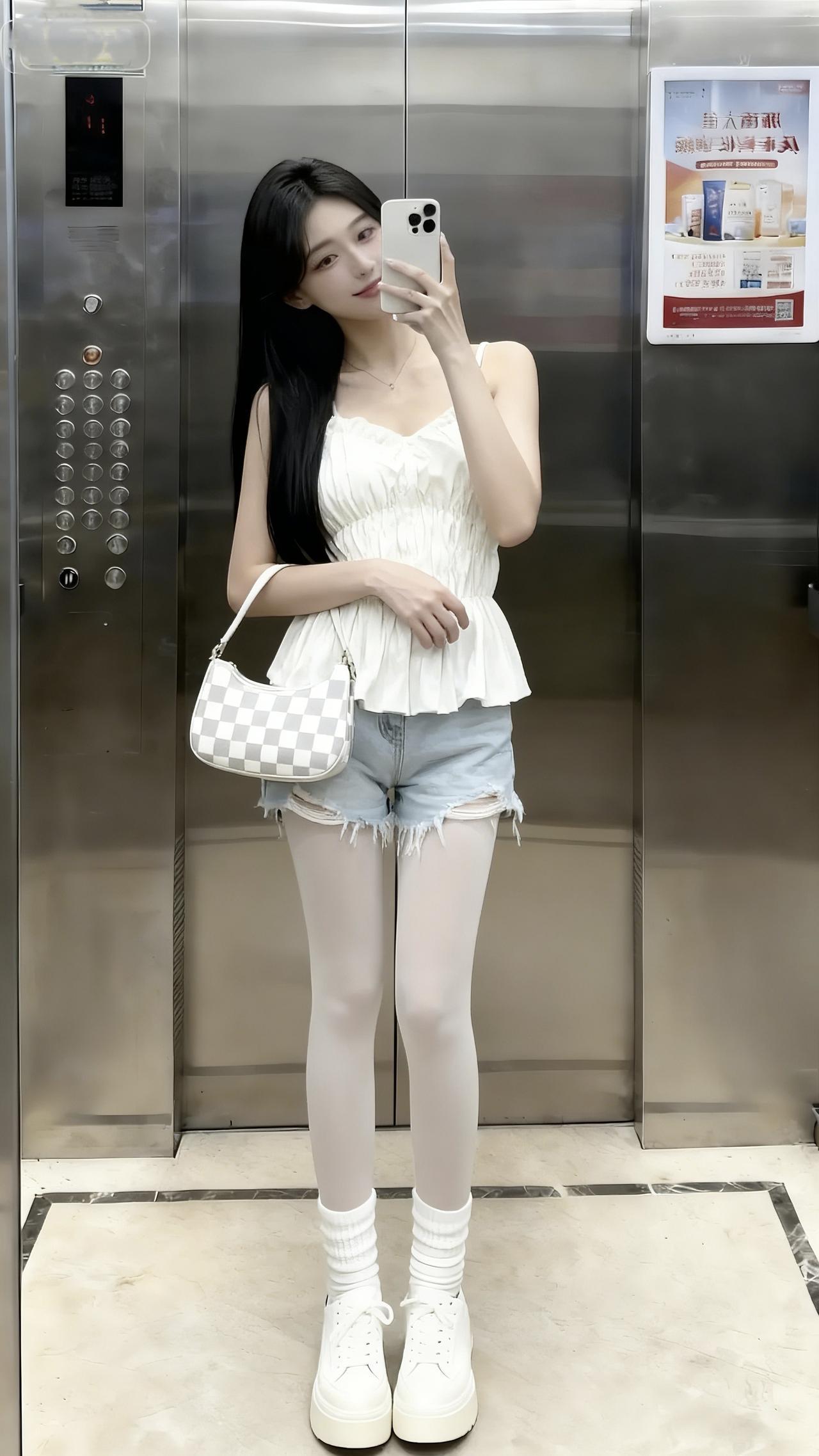 早春辣妹我先当了 电梯拍照 甜妹穿搭 今日穿搭 日常分享
