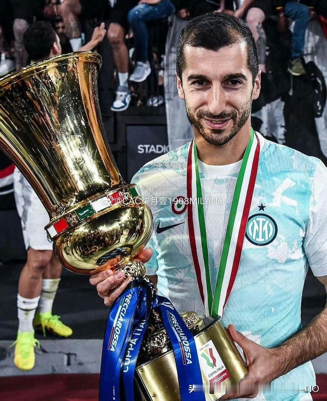 “离开罗马来到国际米兰是为了获得奖杯”！

        — —姆希塔良生日快