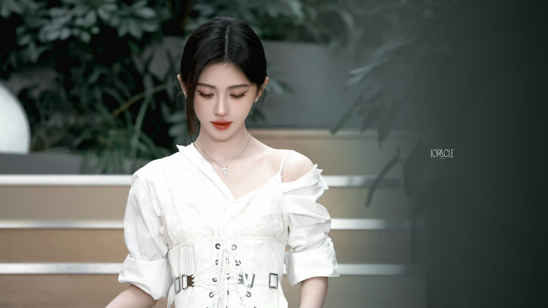 原来你是这样的露芜衣！鞠婧祎《月鳞绮纪》追剧团以简约黑白配色贡献出两套风格不同的