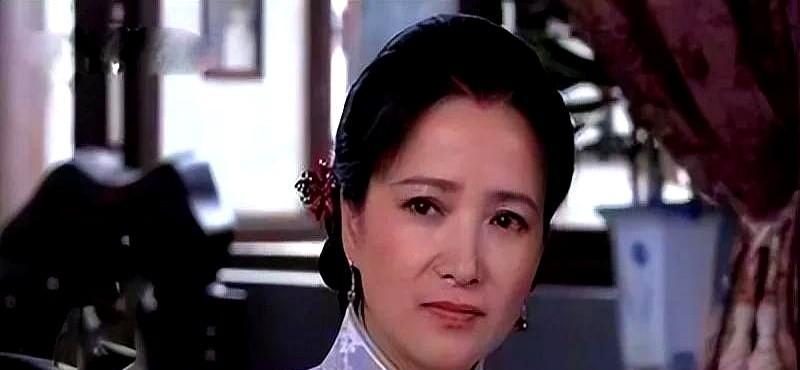 骂何晴“杨九红演得软”就对了。
这才是郭宝昌冒天下之大不韪，非用这张“仙女脸”的