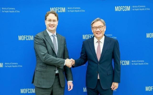 欧洲答应中国了4月23日，这一天格外热闹，欧洲汽车工业协会主席、奔驰集团董事长康