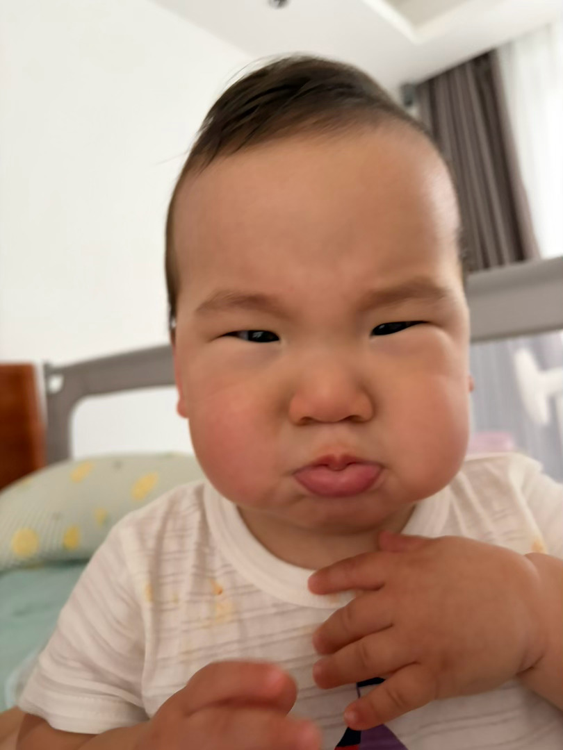 这半睡半醒急头白脸的样子太像你爹了，改名叫丑哥儿得了收官小号