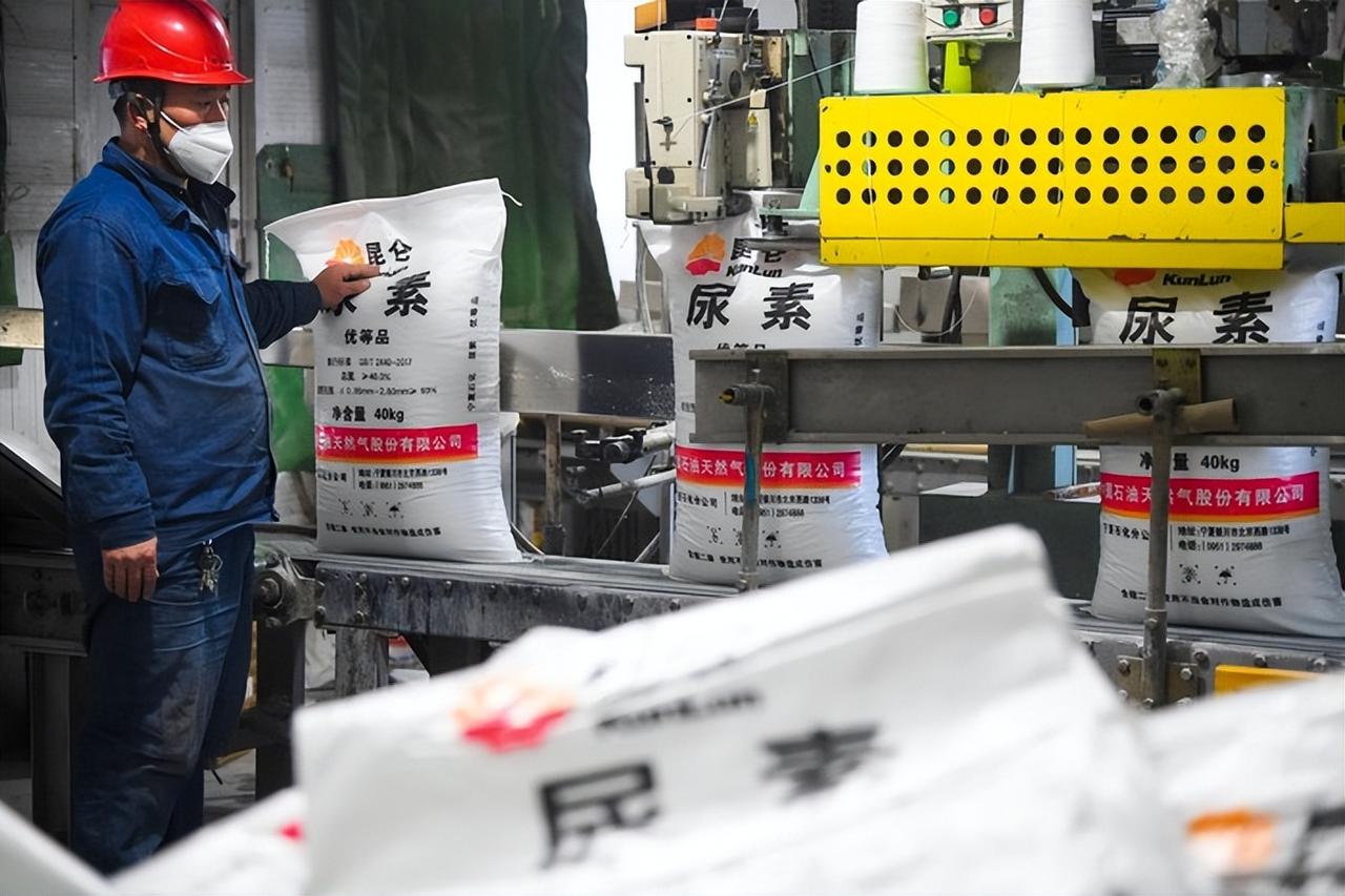 中越边境未现稀土走私，化肥走私却愈演愈烈，暴利驱使下的疯狂操作。

提及中越边境