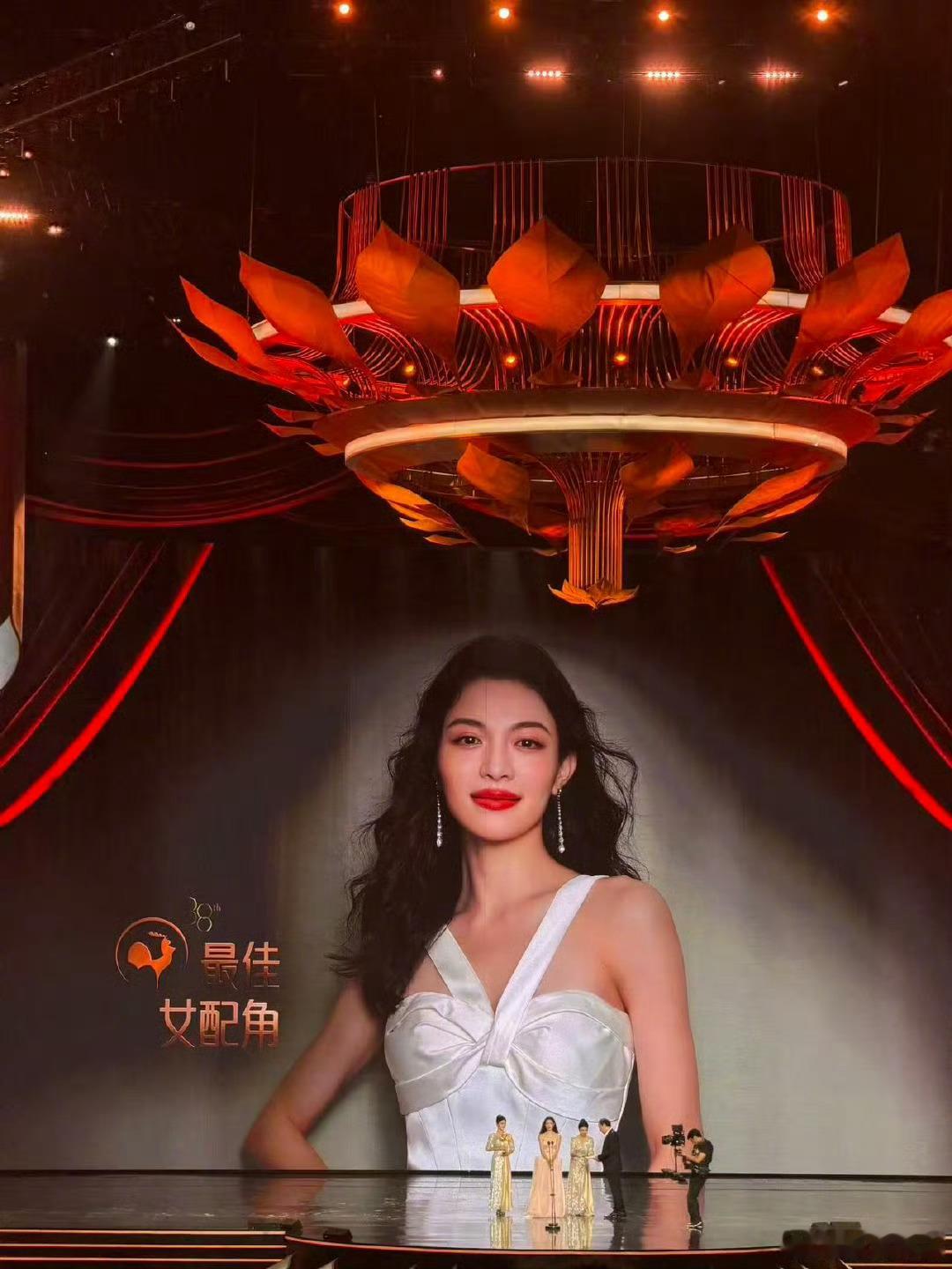 【第38届金鸡奖奖项】最佳女配角《好东西》 ，恭喜小叶！