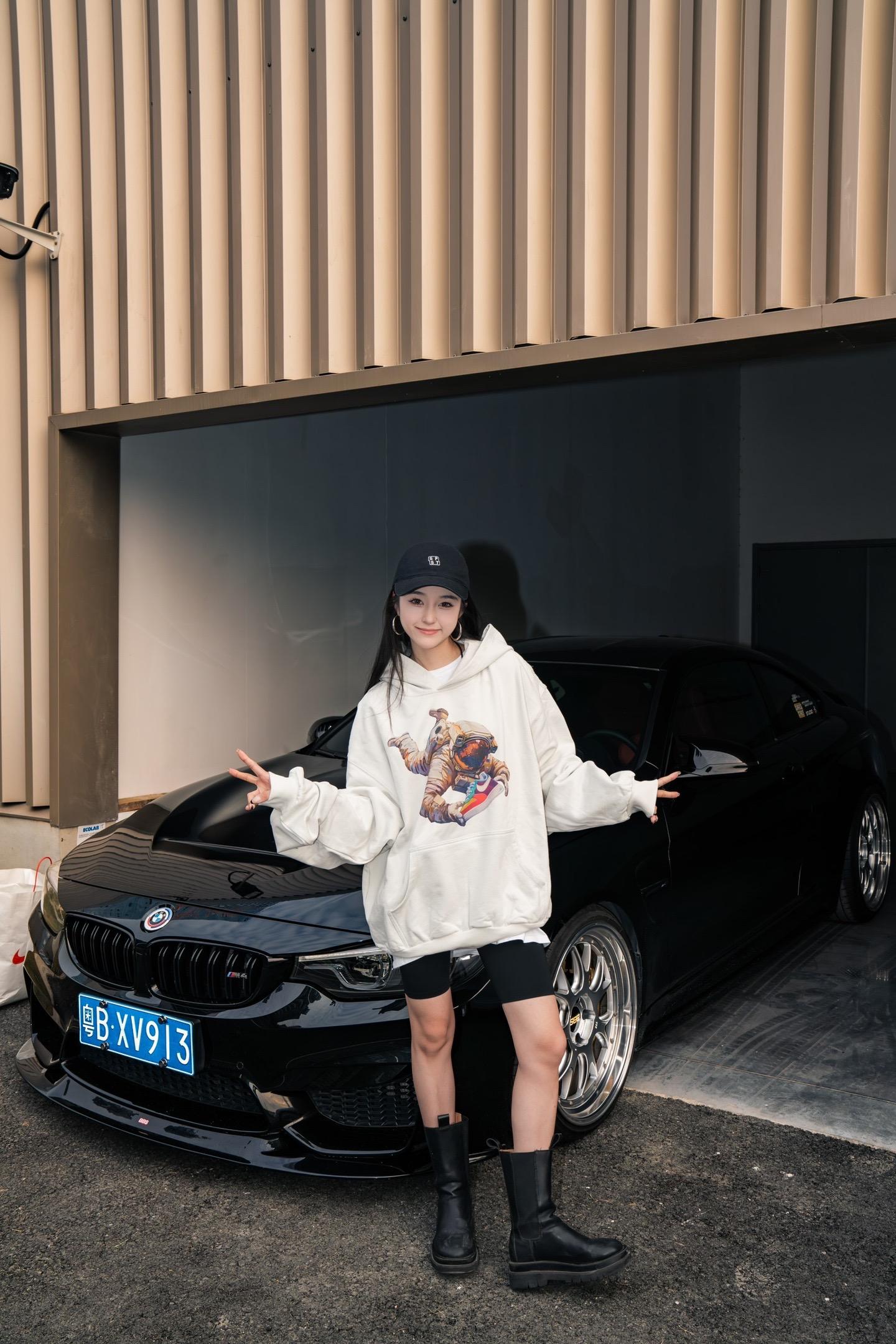降温的第一件新衣。出镜