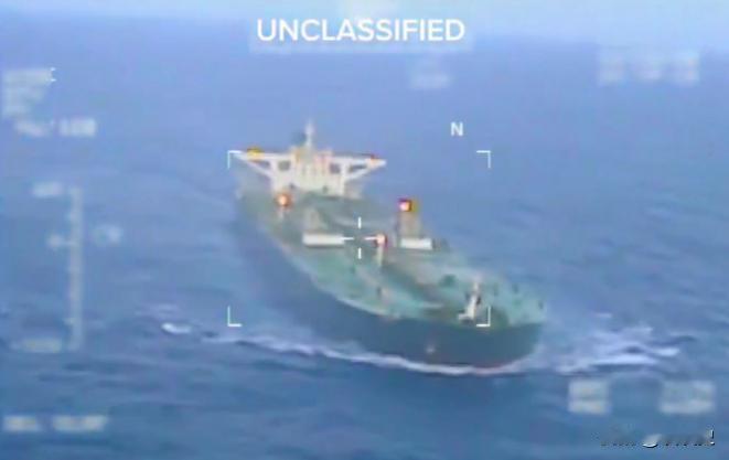美舰不敢拦截，一艘俄油轮成功进入委内瑞拉，美不怕中方却怕俄罗斯？其实也很好理解，