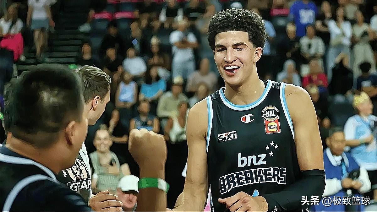 墨西哥新星卡洛佩斯官宣参选2026年NBA选秀，有望改写历史

3月23日，据N