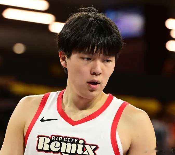 G联赛：杨瀚森21+9+3+3帽连中两记续命三分 混音惜败吞首败北京时间11月1