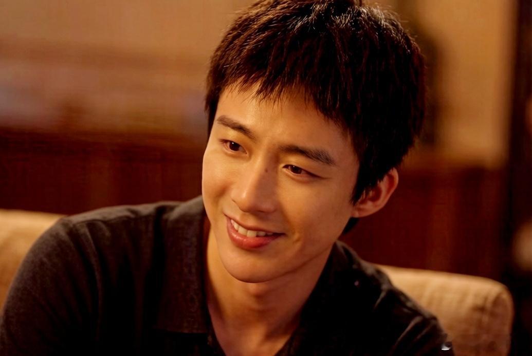 吃🍉刘宇宁新剧《铁证》演孩子他爸，孩子是《小巷人家》小庄筱婷，她剧中设定13岁