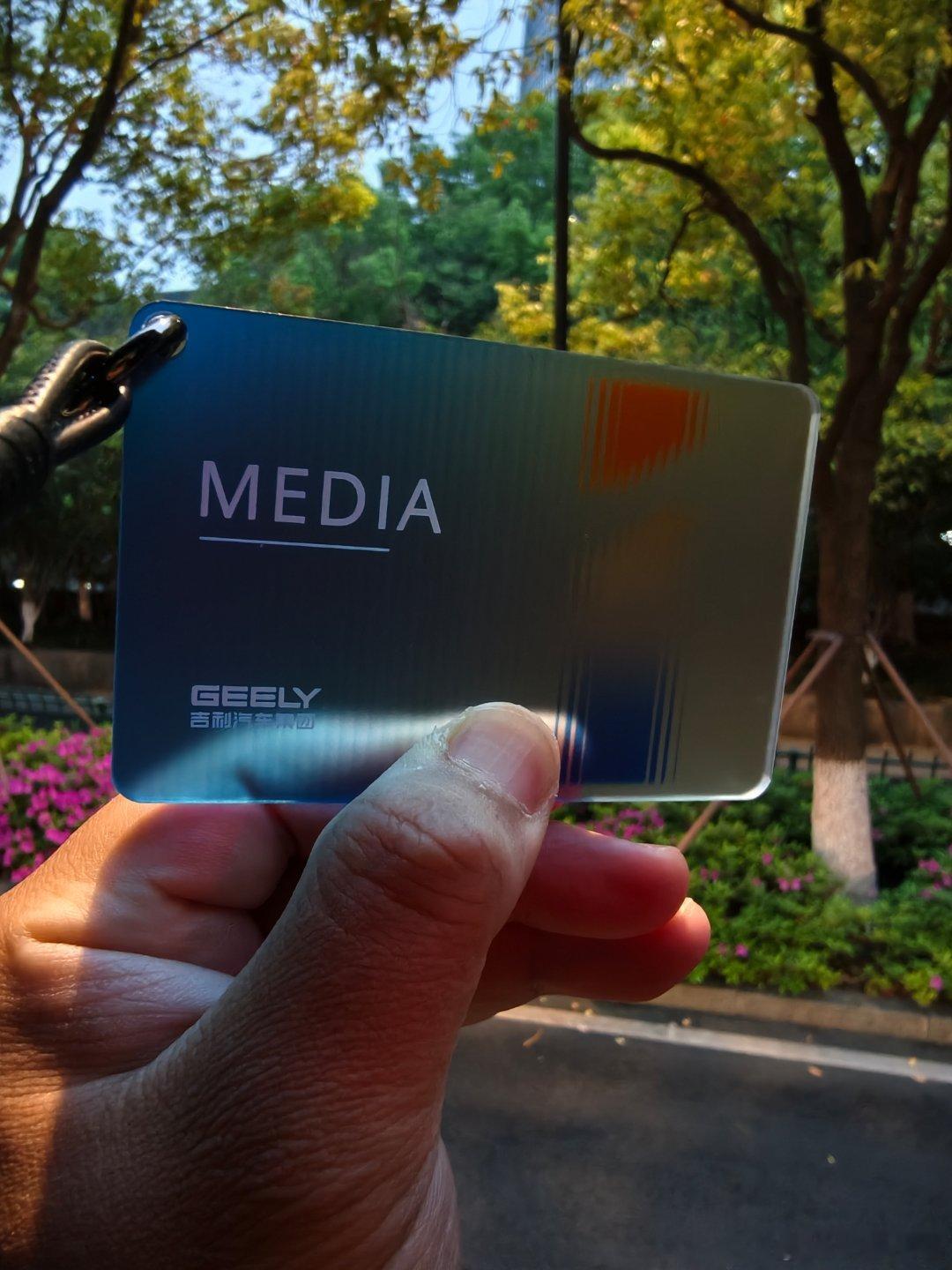 出发，今晚去参观吉利i-HEV混动。这也是我个人认为世界上最好的油电混动。能耗 