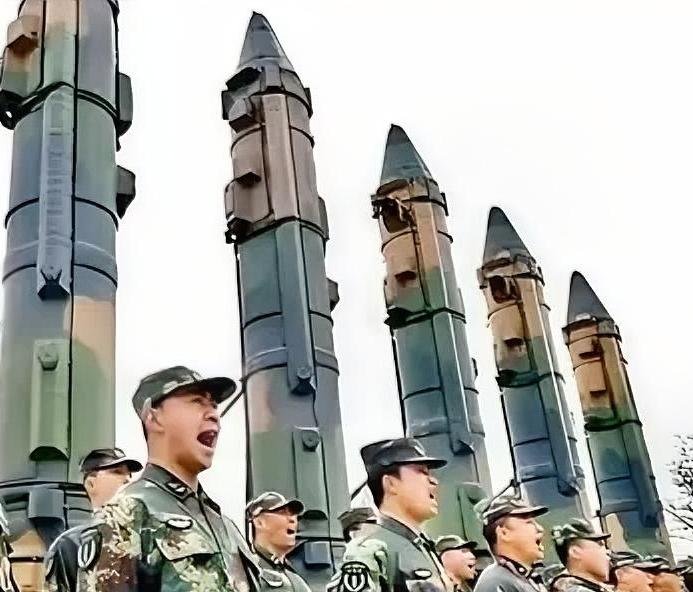最近东部战区的导弹时刻处于待发状态，一下子就成了大家讨论的焦点。有人觉得这是容易