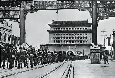 1937年，日军占领北平，冲进故宫一数——13427箱最精华的国宝，一件不见。这