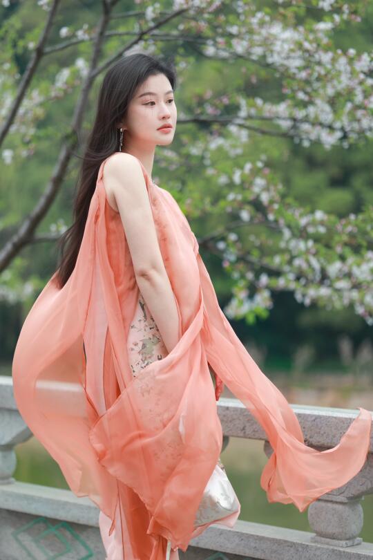 春在白樱与绿芜