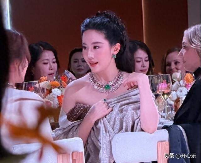 宝格丽风波才2天，刘亦菲一个举动惹怒越南网友舆论走向让人唏嘘