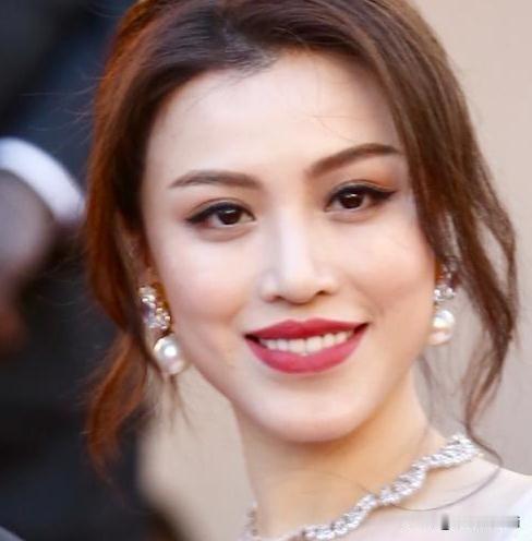 刘翔的前妻葛天说，我也挺想生娃的，就是我没有找到孩他爹啊！我倒挺庆幸没生的，那个
