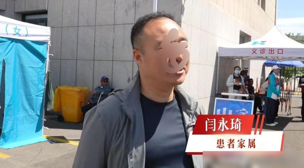 韩红慈善基金百人援蒙在苏尼特左旗义诊，一名中年人接受采访，称他是带着父亲看病，挂