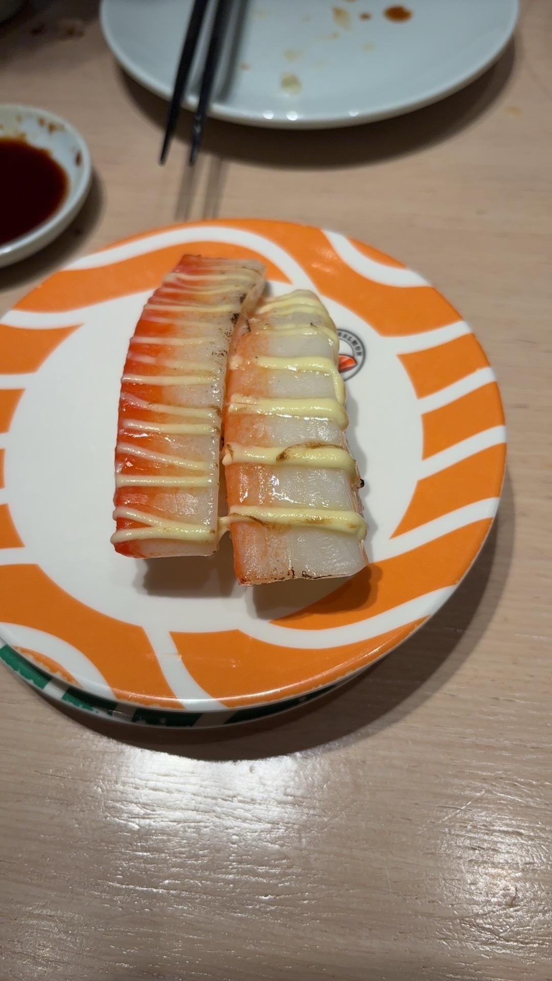 其实去吃日本寿司的时候，特别是那种转盘寿司，你觉得几块钱一盘很便宜，

比如说这