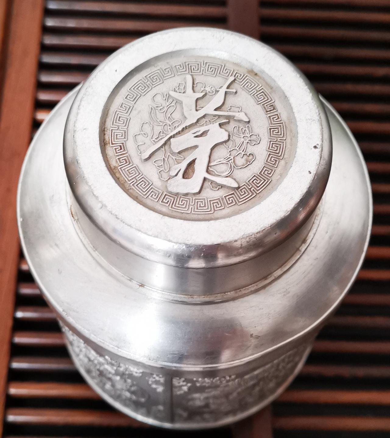 十几年了，都是在这家茶叶店买茶叶。这家店开在一个小巷的街口，铺面很小，十多个平方