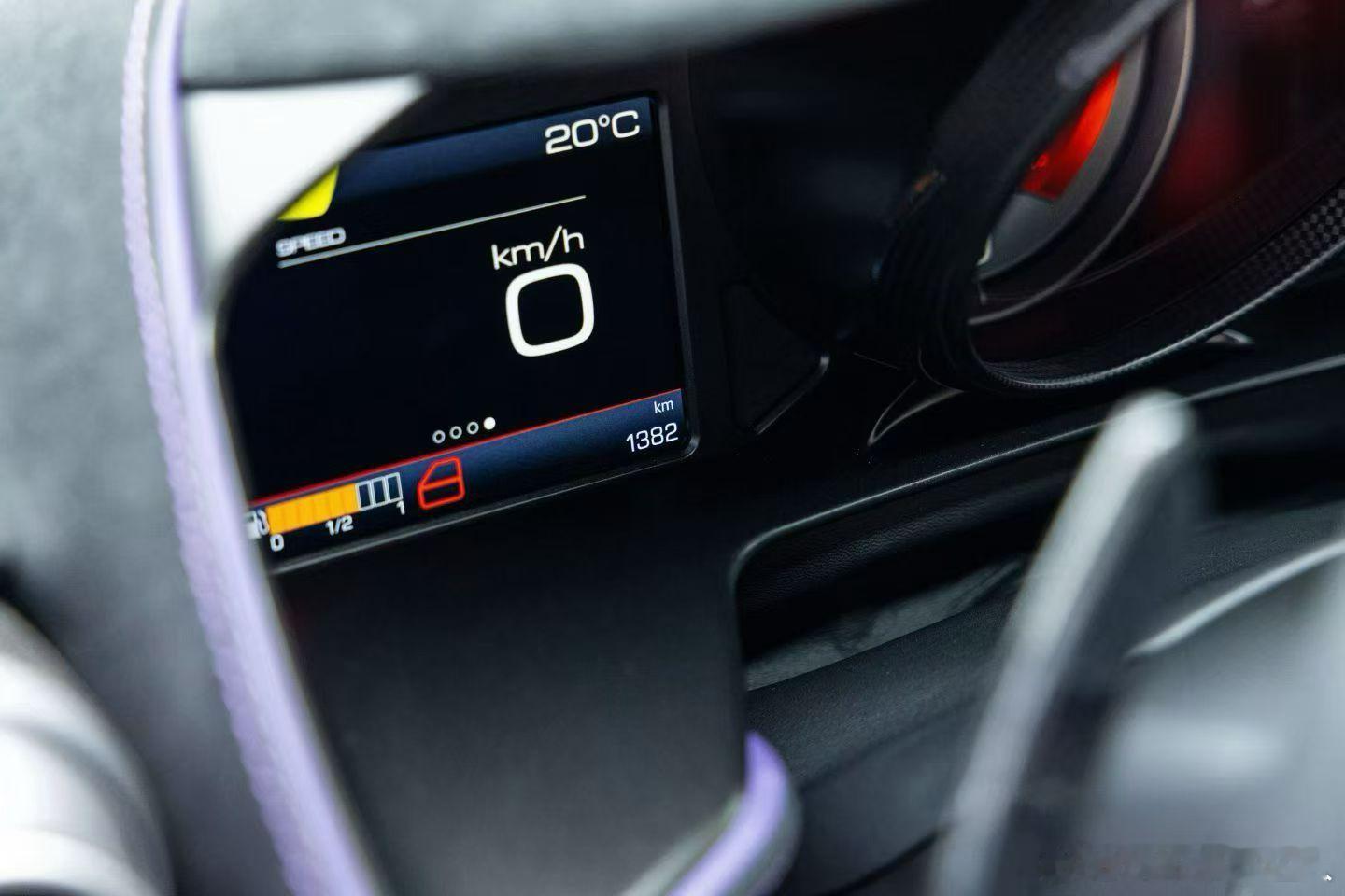 法拉利812 Competizione 24年，1000多公里  收藏级别（签名