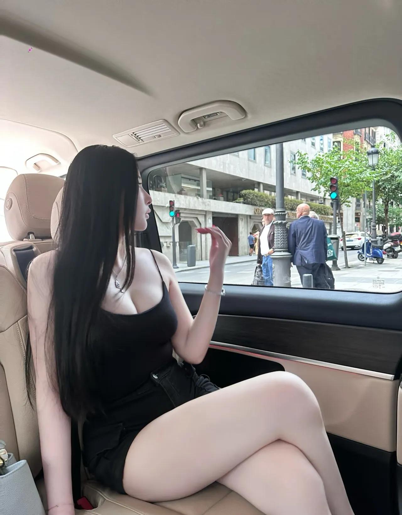 坐了十几个小时的飞机✈️，刚落地，一脸疲惫