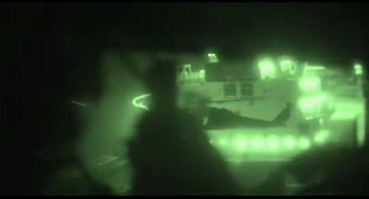 美军武力扣押伊朗货船视频曝光！6小时对峙开炮击瘫引擎，陆战队索降强登
 
4月1