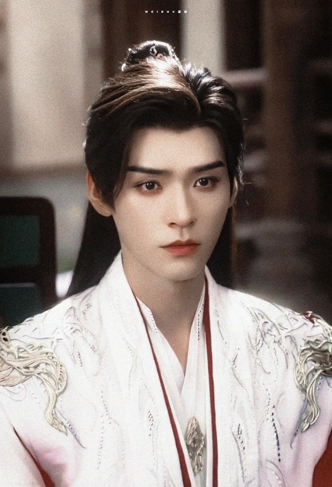 看这个大帅哥苏暮雨@龚俊Simon