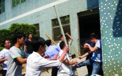 题：15
#受害者如何应对校园霸凌的具体策略# 

校园霸凌是一个严重的问题，受