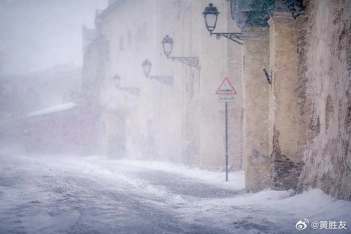 立陶宛真急了 在立陶宛，至少有三人因严寒死亡。约 30 名居民受伤，部分地区的学