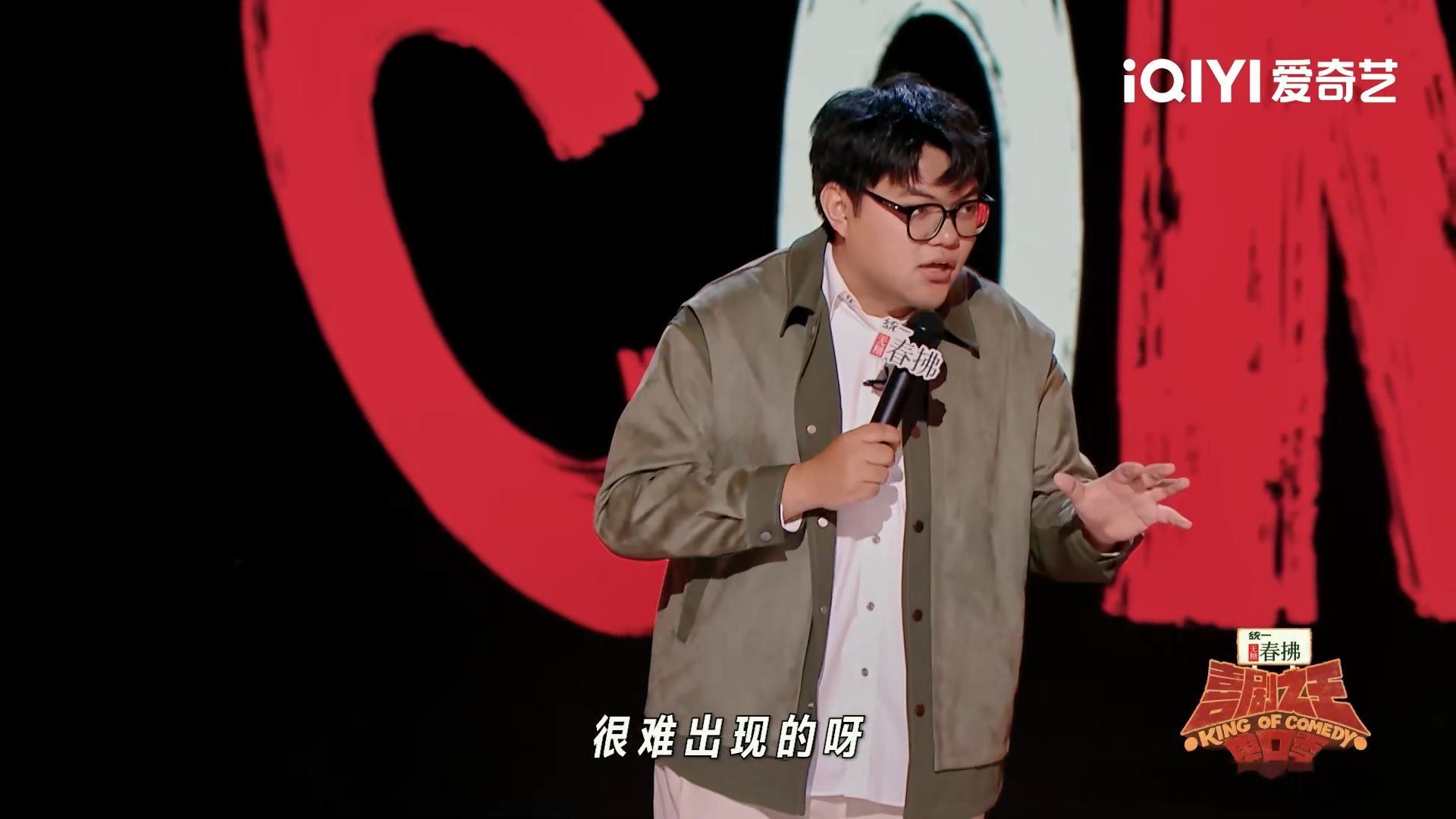 男生打群架不还手被通报表扬 混混：“不准动！”我：“好的大哥！”回头拿了个校级荣