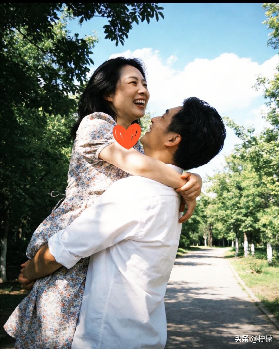 夫妻那点事，
就是床上床下的事。
床上是快活，床下是生活。
床上不满足，床下必生