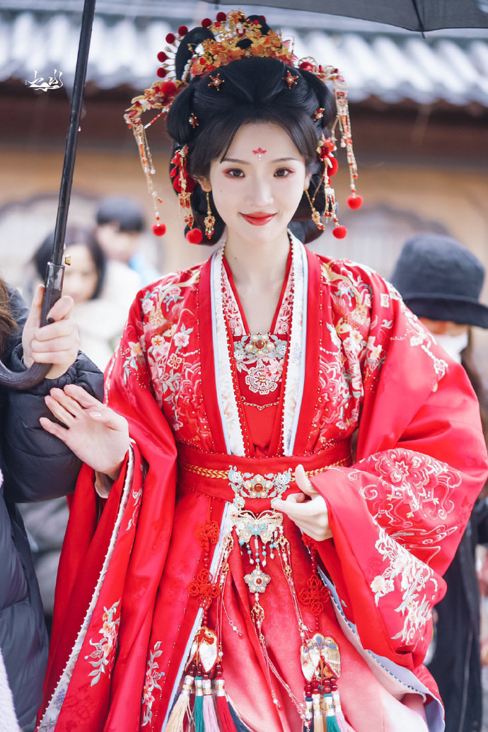 张淼怡 锦月如歌 大婚路透她在走在各大古偶刷脸的路子？ ​​​