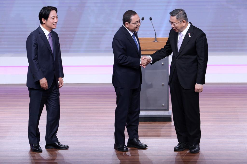 2024“大选”辩论会今天登场，赖清德、侯友宜、柯文哲正面交锋，前“绿委”郭正亮