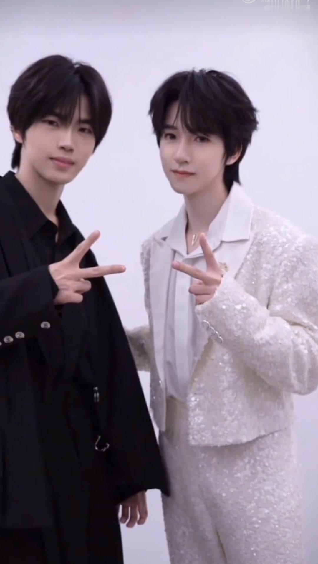 贺峻霖花海合拍贺峻霖又和花海合拍啦 