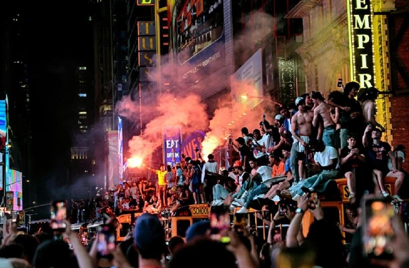 纽约人于当地时间6月14日在NBA总冠军赛第五战中，客场击败圣安东尼奥马刺，最终