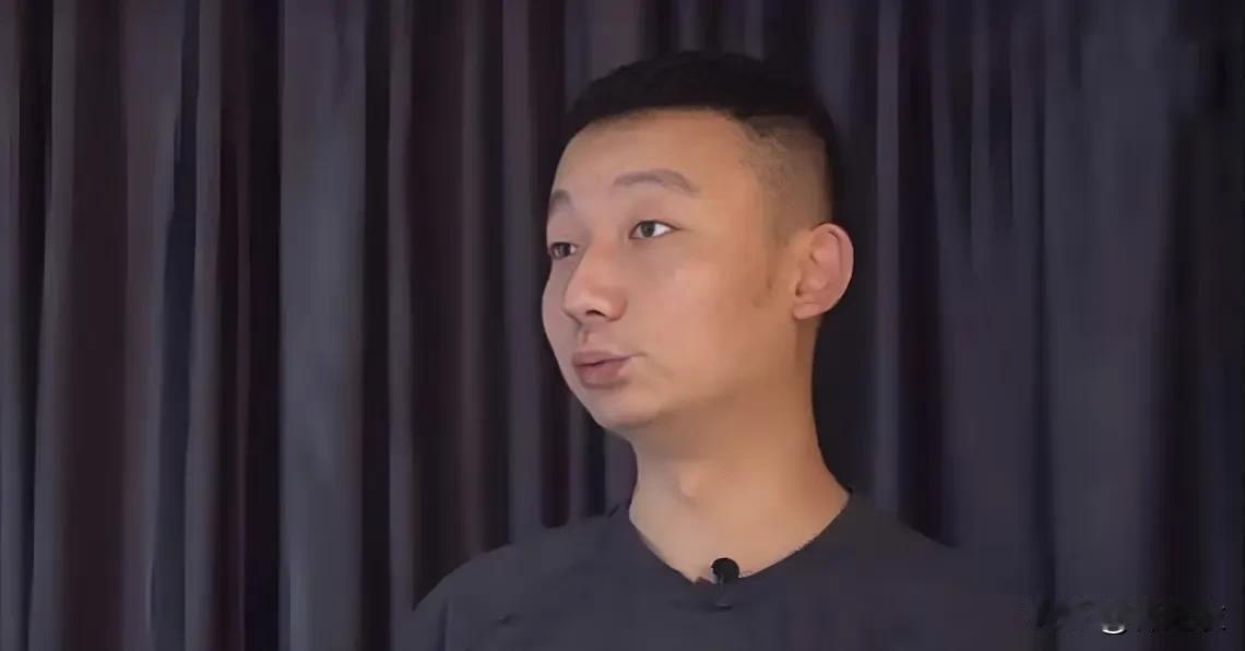 姚策和杜新枝其实最露骨的对话就是面对镜头时，姚策突然问杜新枝，你有没有想过在小时