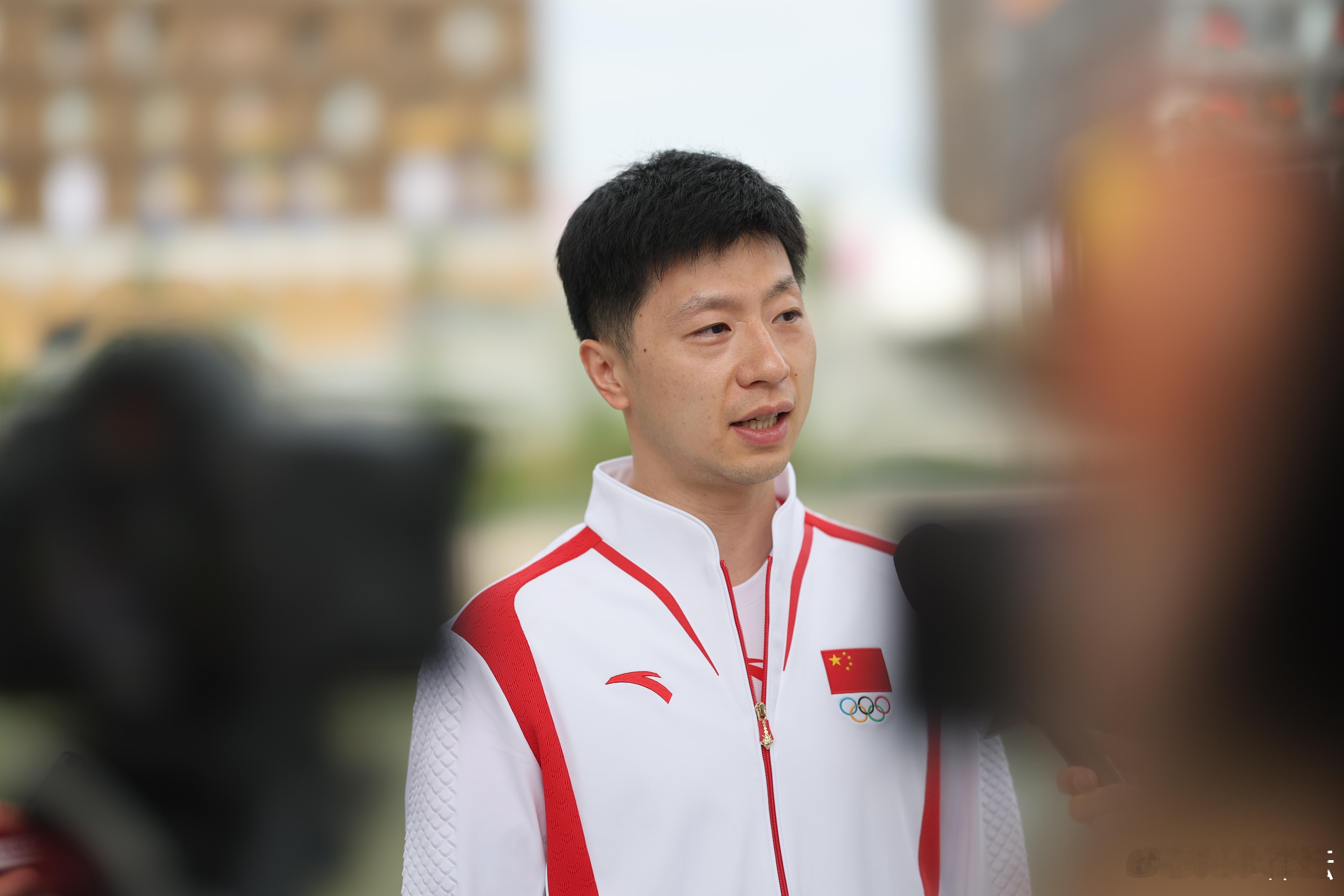 #马龙王楚钦战胜法国组合# 当谈到前队友马龙时，许昕说道：“他其实属于前两个选手