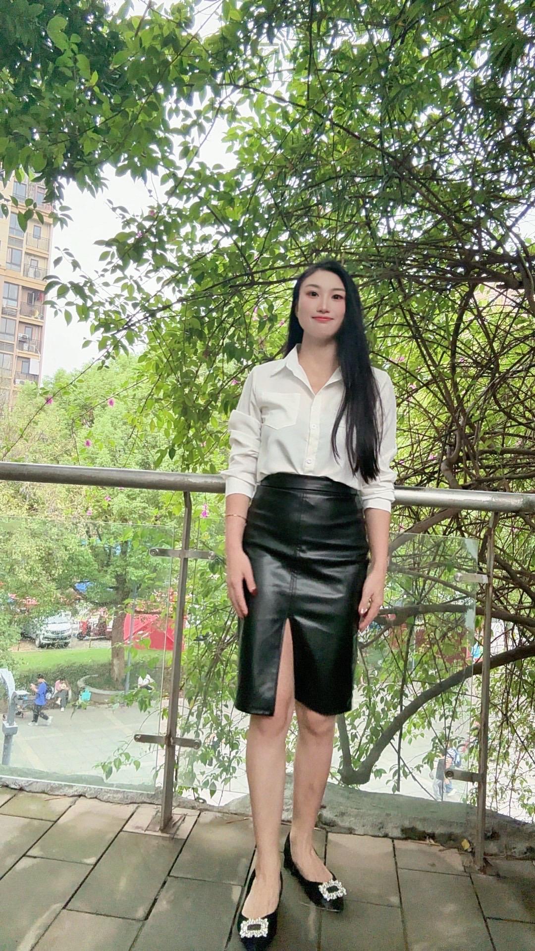 姐系穿搭法则黑皮裙 简约高级感穿搭
ootd穿搭高智感穿搭外拍穿搭
