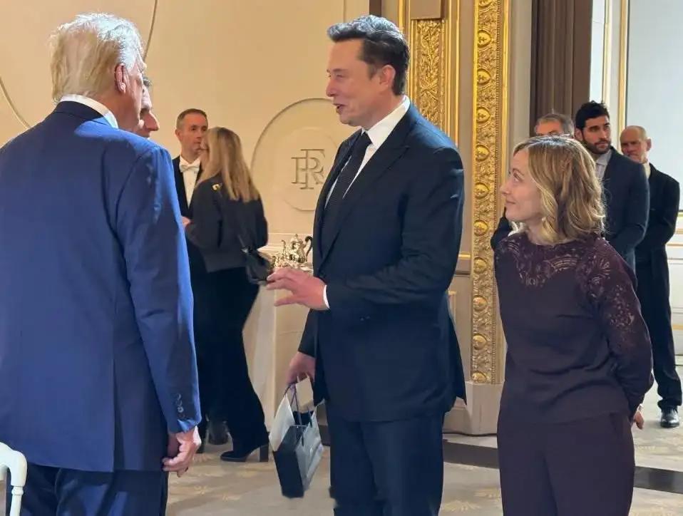 抓拍：意大利总理梅洛尼看老马眼神都拉丝了当选总统唐纳德·特朗普、埃隆·马斯克和意